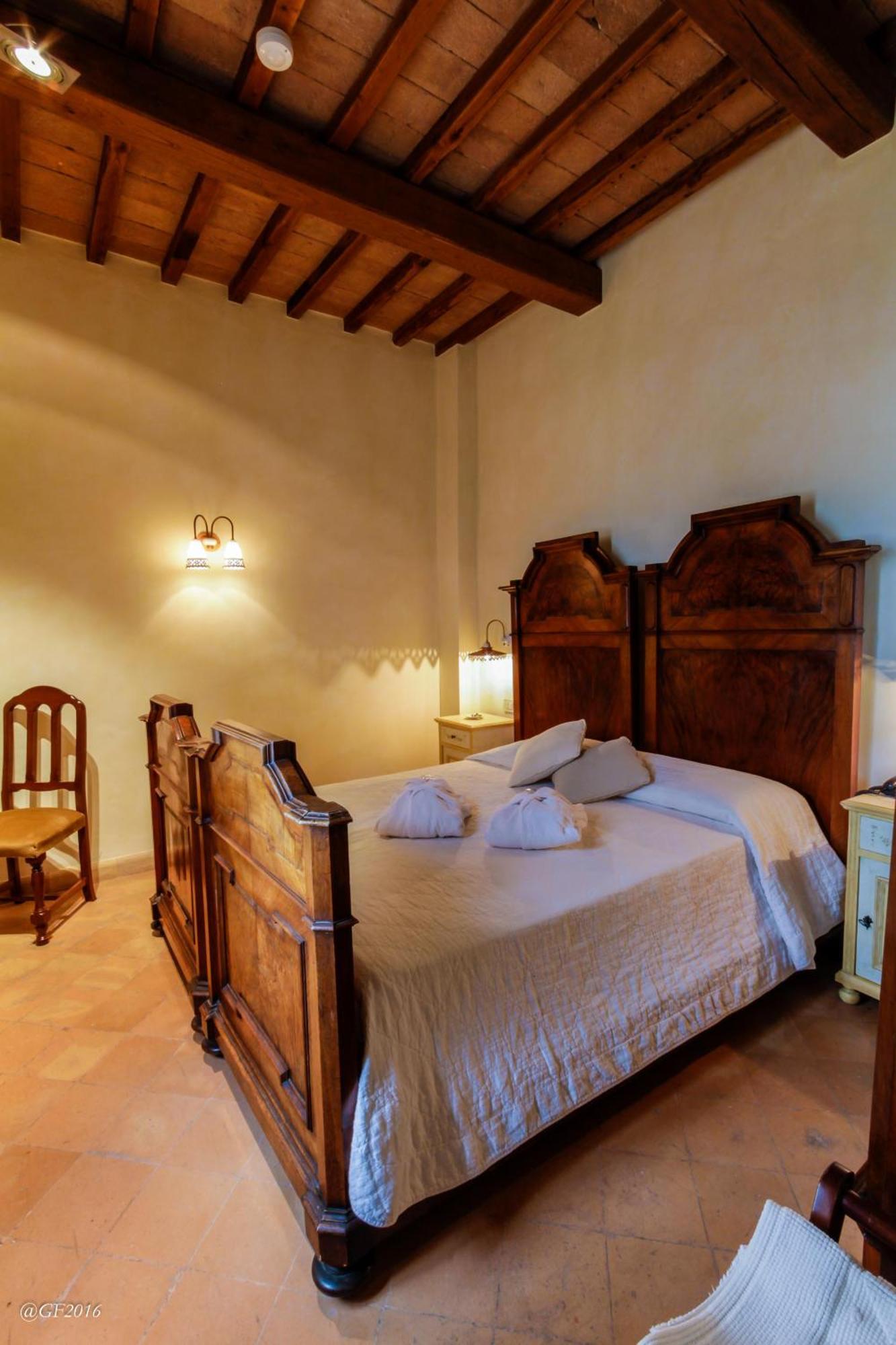 San Pietro Sopra Le Acque Resort & Spa Massa Martana Rum bild